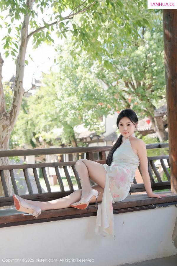   [XiuRen]高清写真图 2025.02.17 No.9893 麦田 丝袜美腿第10张图片